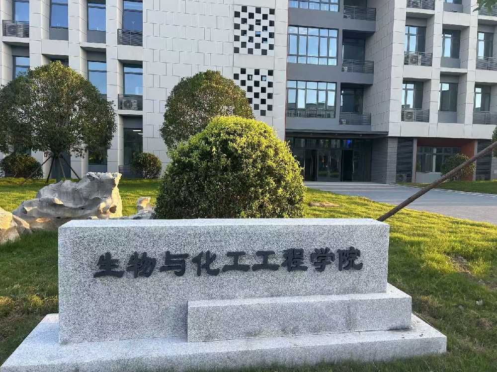 西乡塘区扬州职业大学体育场高杆灯项目